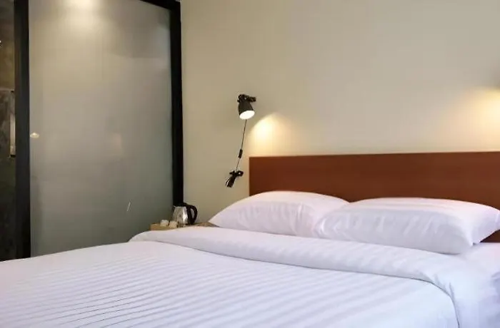 Togayther بيت شباب بانكوك
